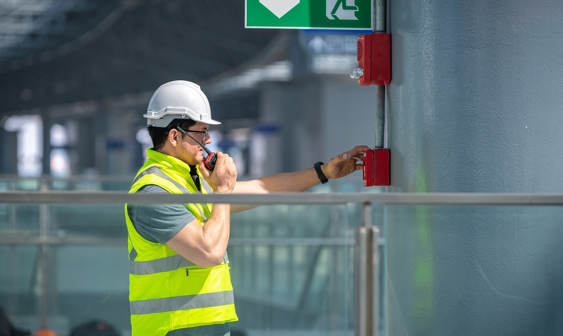 man-start-brandalarm